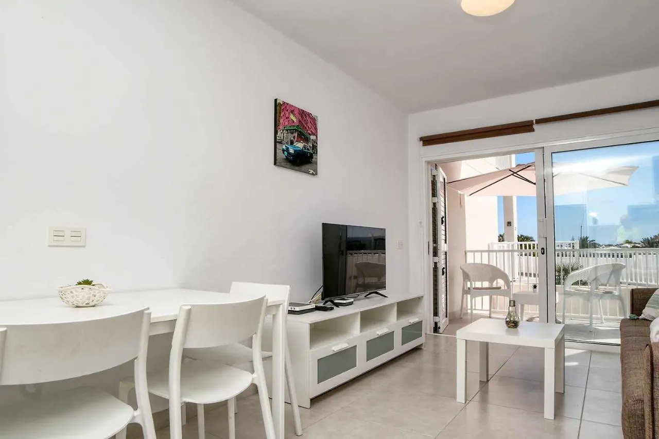 Semesterbostad Luminosa Vivienda Vacacional Con Vista A La Piscina Costa Teguise Spanien